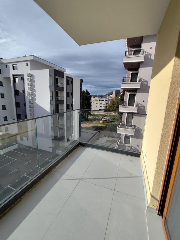 Dvosoban stan na prodaju 300m od mora u Baru.