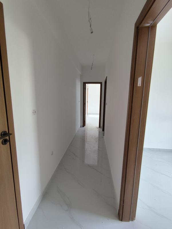 Dvosoban stan na prodaju 300m od mora u Baru.