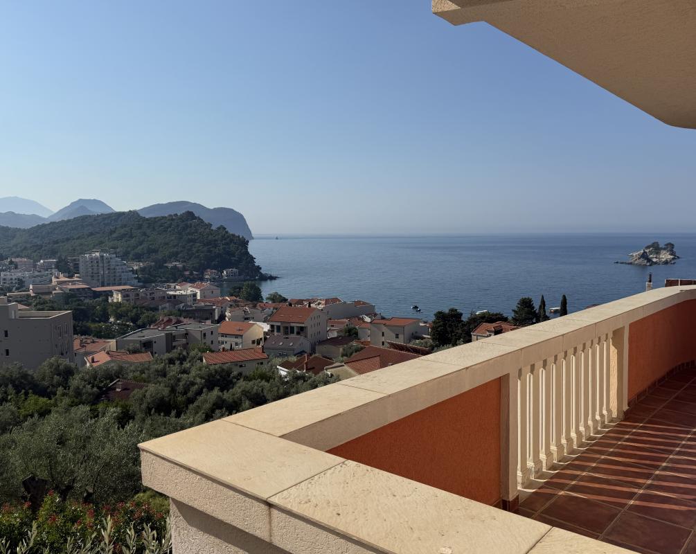 2-Bedroom Apartment with Sea View and Large Terrace