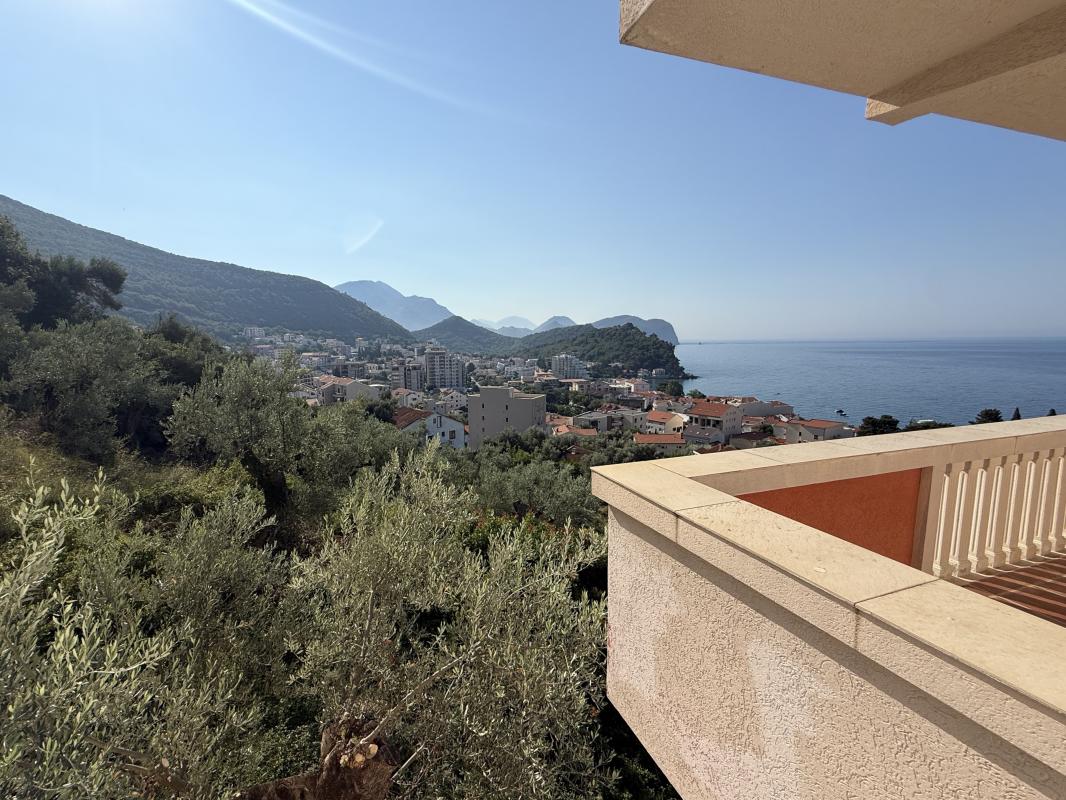 2-Bedroom Apartment with Sea View and Large Terrace
