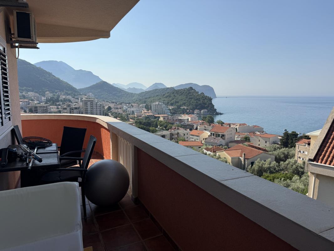 2-Bedroom Apartment with Sea View and Large Terrace