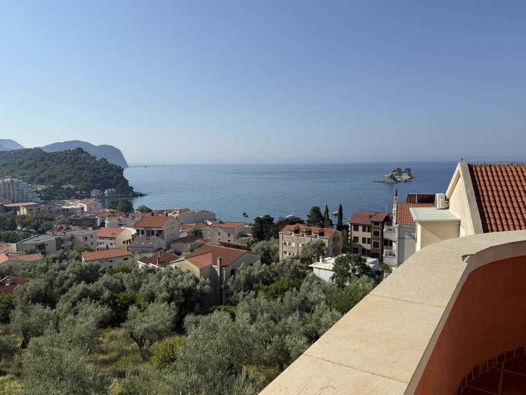 2-Bedroom Apartment with Sea View and Large Terrace