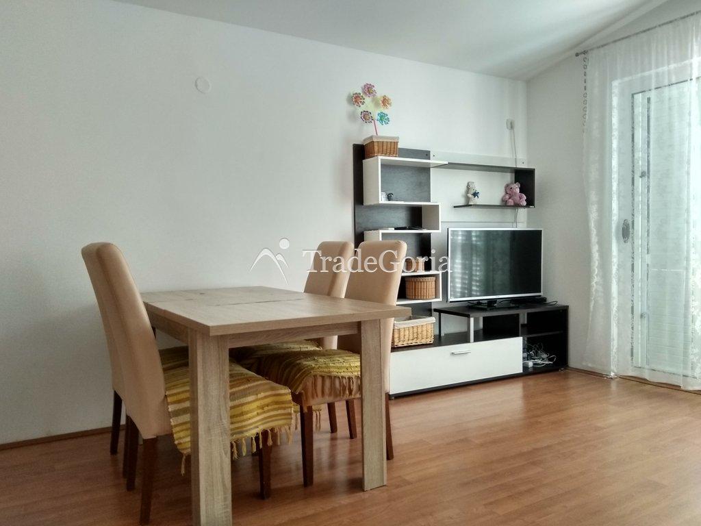 2-stöckiges Haus im Dorf Dobro Voda