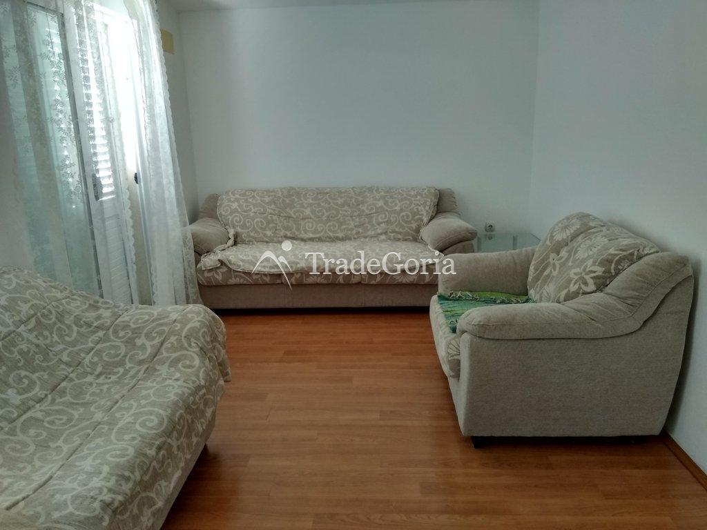 2-stöckiges Haus im Dorf Dobro Voda