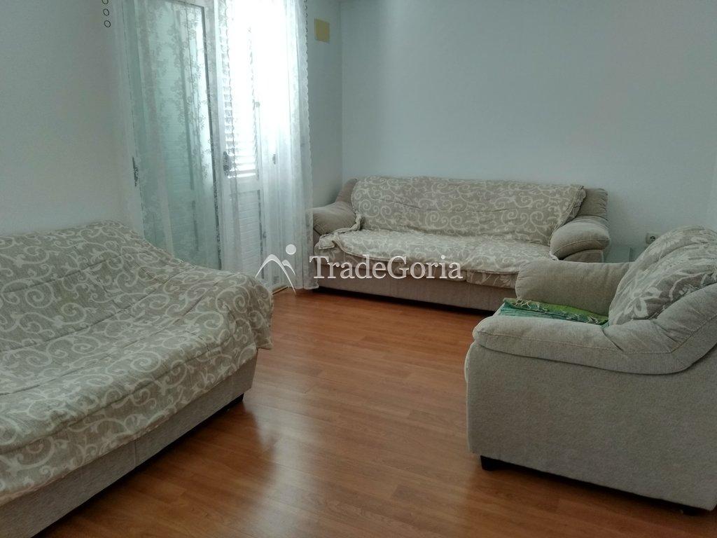 2-stöckiges Haus im Dorf Dobro Voda