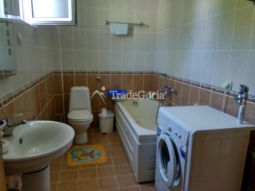 2-stöckiges Haus im Dorf Dobro Voda