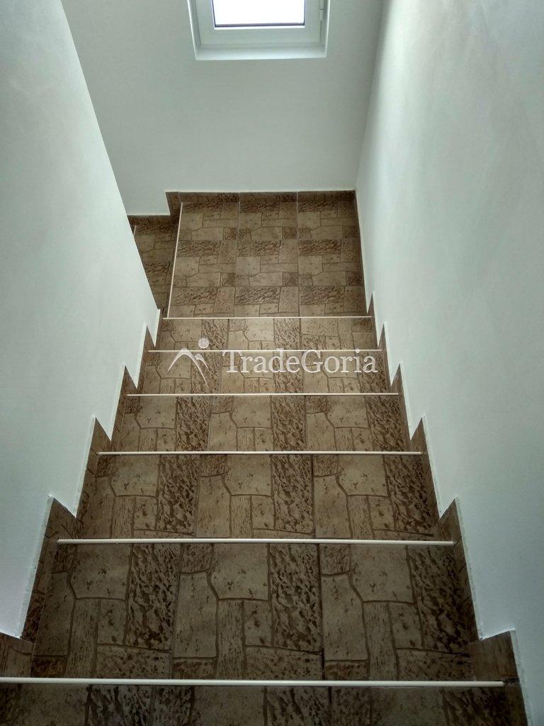 2-stöckiges Haus im Dorf Dobro Voda