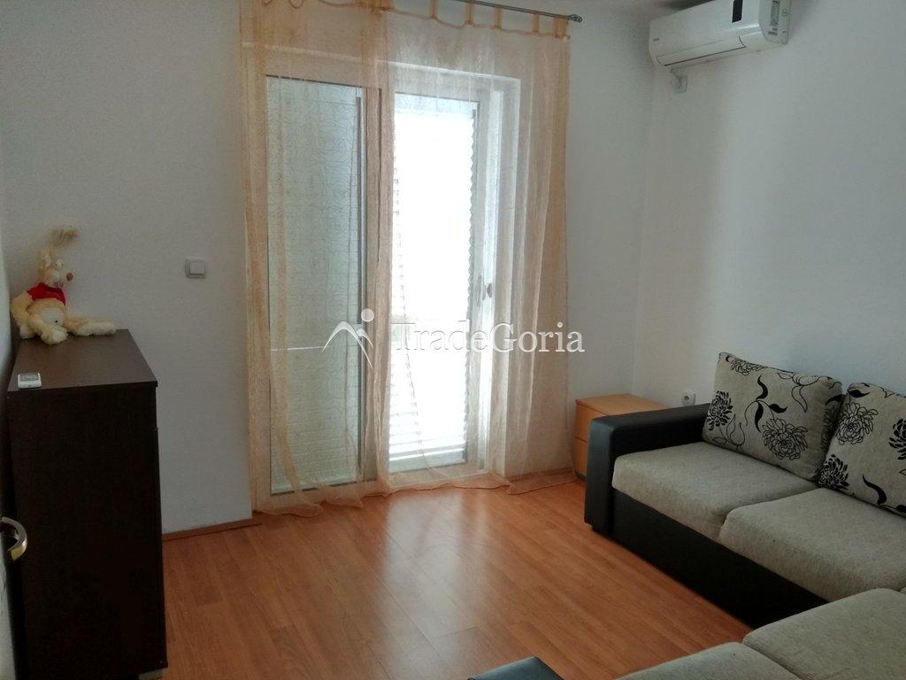 2-stöckiges Haus im Dorf Dobro Voda