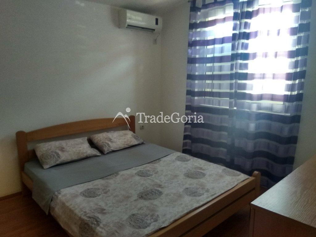 2-stöckiges Haus im Dorf Dobro Voda