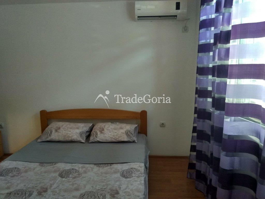 2-stöckiges Haus im Dorf Dobro Voda