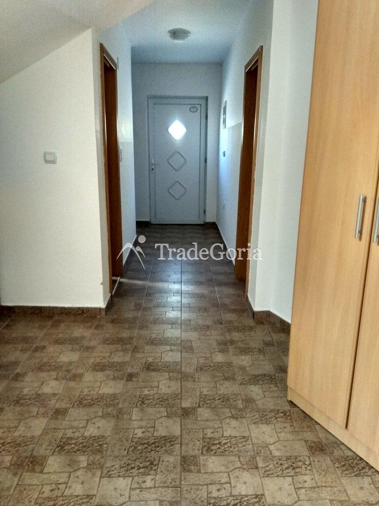 2-stöckiges Haus im Dorf Dobro Voda