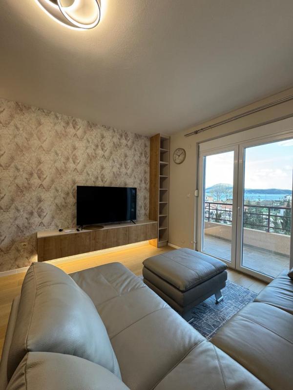 3-Bedroom 84 m2 Apartment for Sale Near the Sea in Igalo