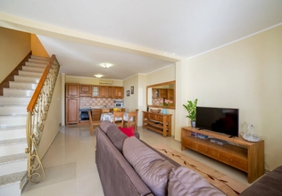 Haus mit 3 Schlafzimmern, Meerblick und Pool in Krimovica