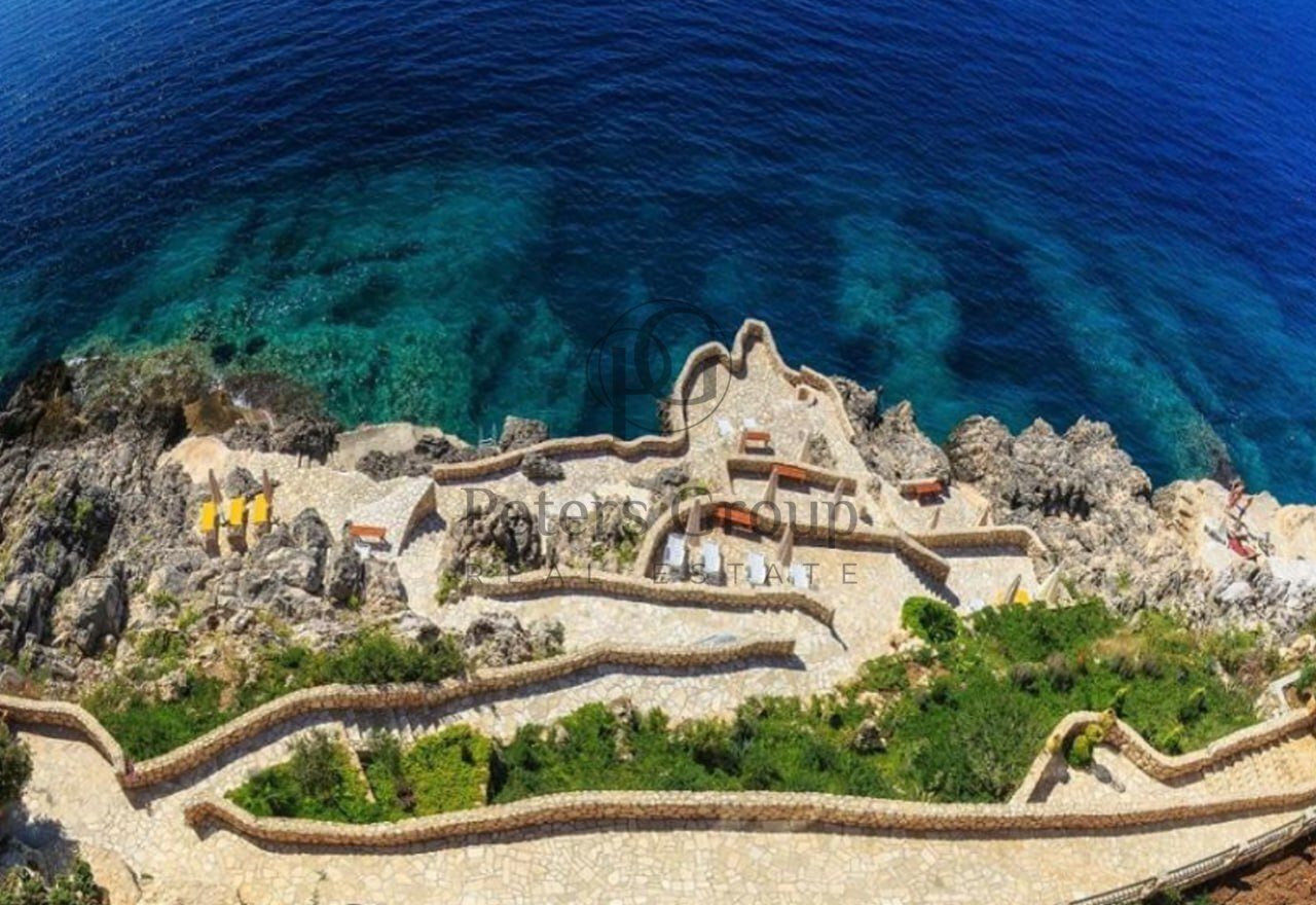 Legalni dvosobni stan, prva linija do mora, panoramski pogled
