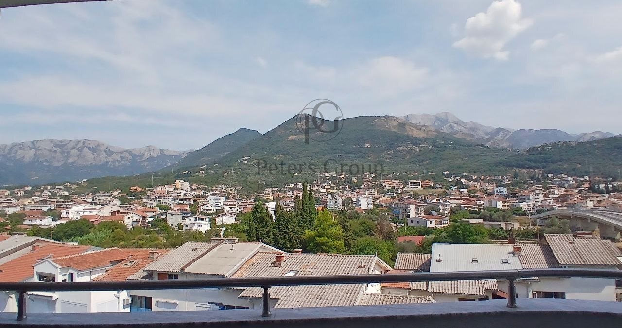 Modern 2BR Apartment with Terrace 500m from Bar Center