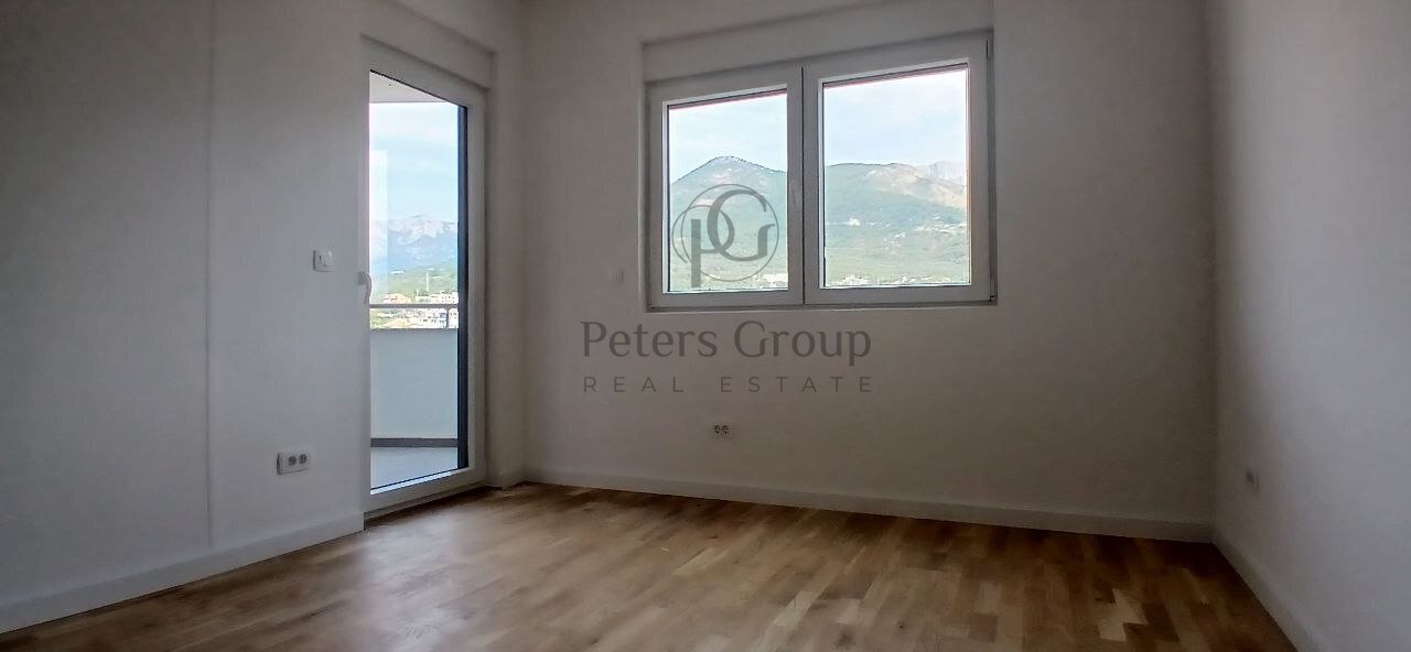 Modern 2BR Apartment with Terrace 500m from Bar Center