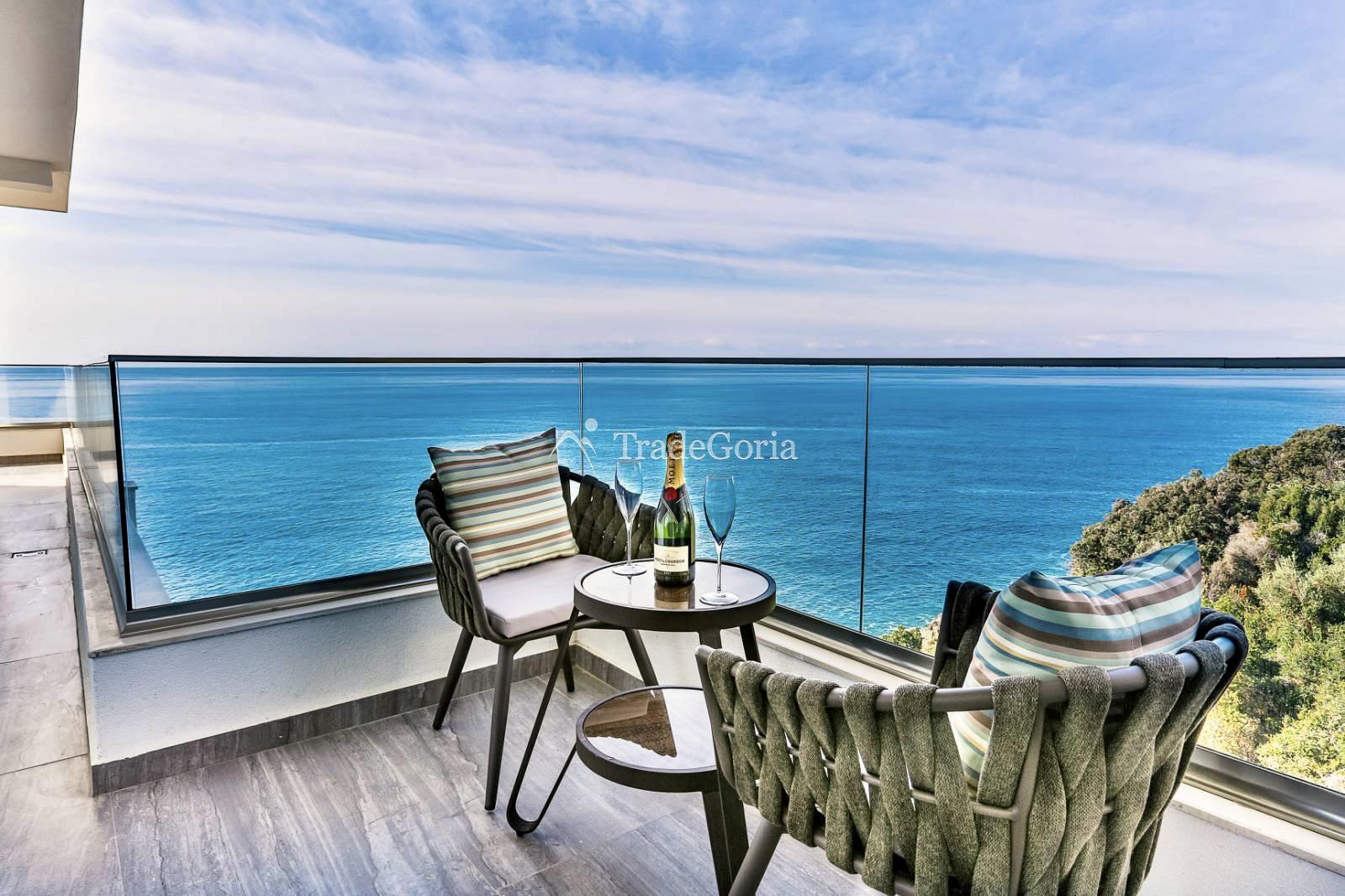 Comfortable 2-Bedroom Apartment in a 4-Star Apart-Hotel with Pool, by the Sea in Dobry Vody