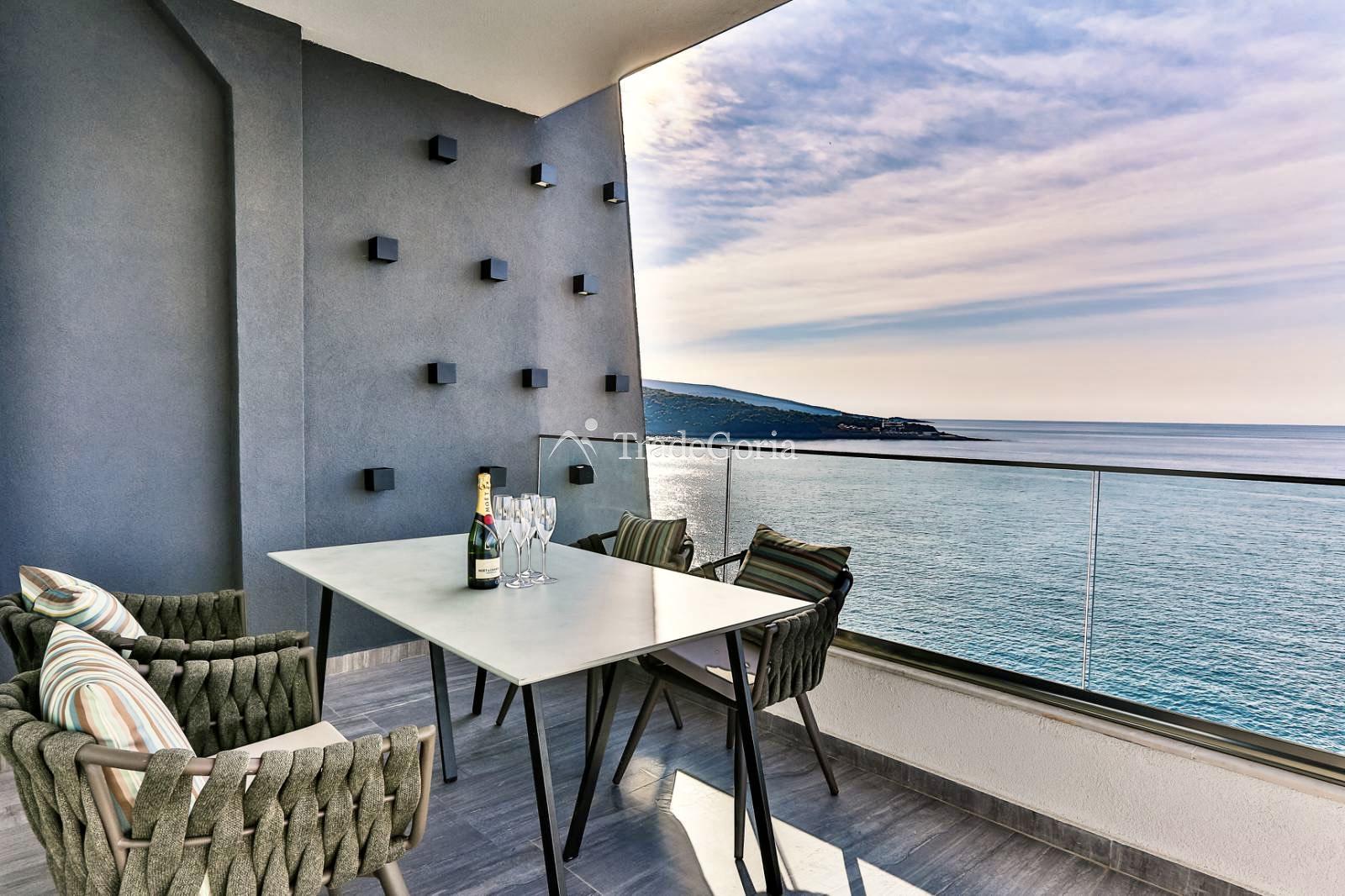 Comfortable 2-Bedroom Apartment in a 4-Star Apart-Hotel with Pool, by the Sea in Dobry Vody