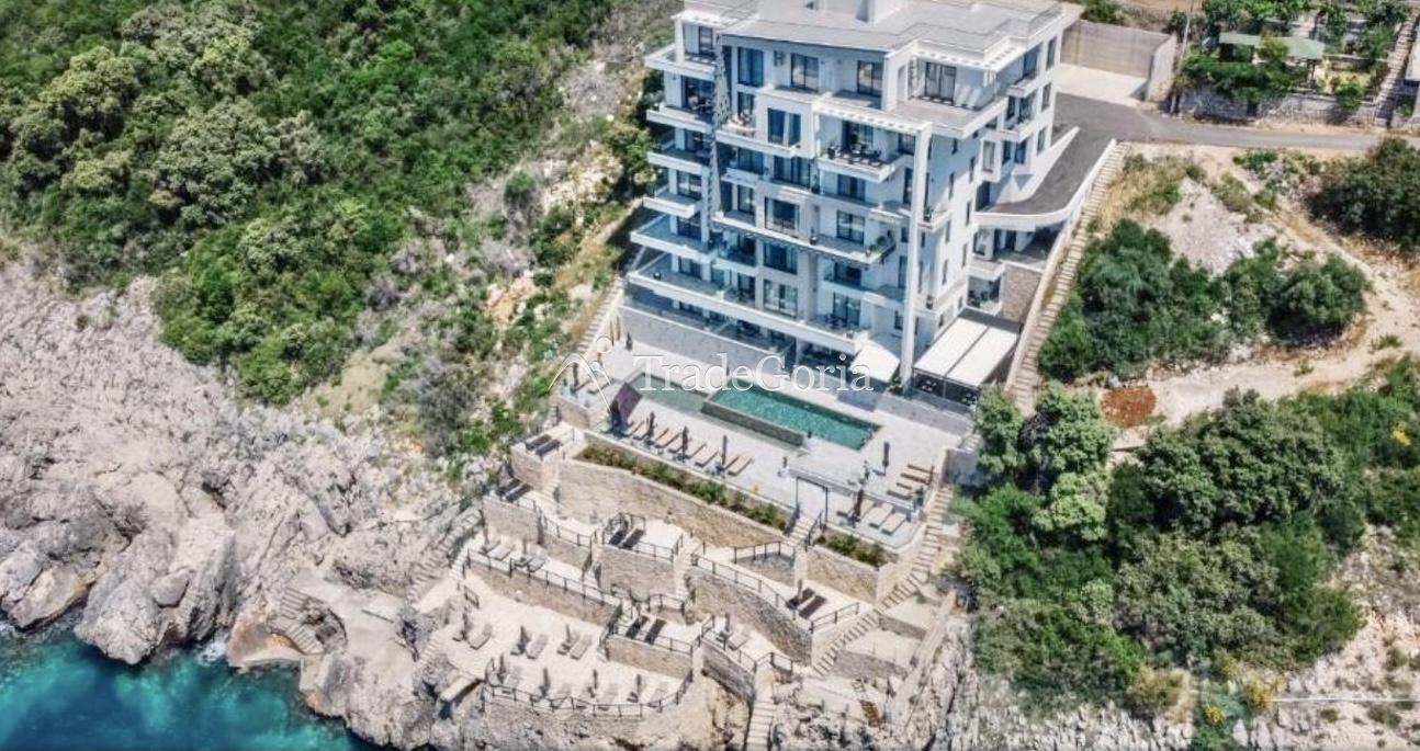 Comfortable 2-Bedroom Apartment in a 4-Star Apart-Hotel with Pool, by the Sea in Dobry Vody