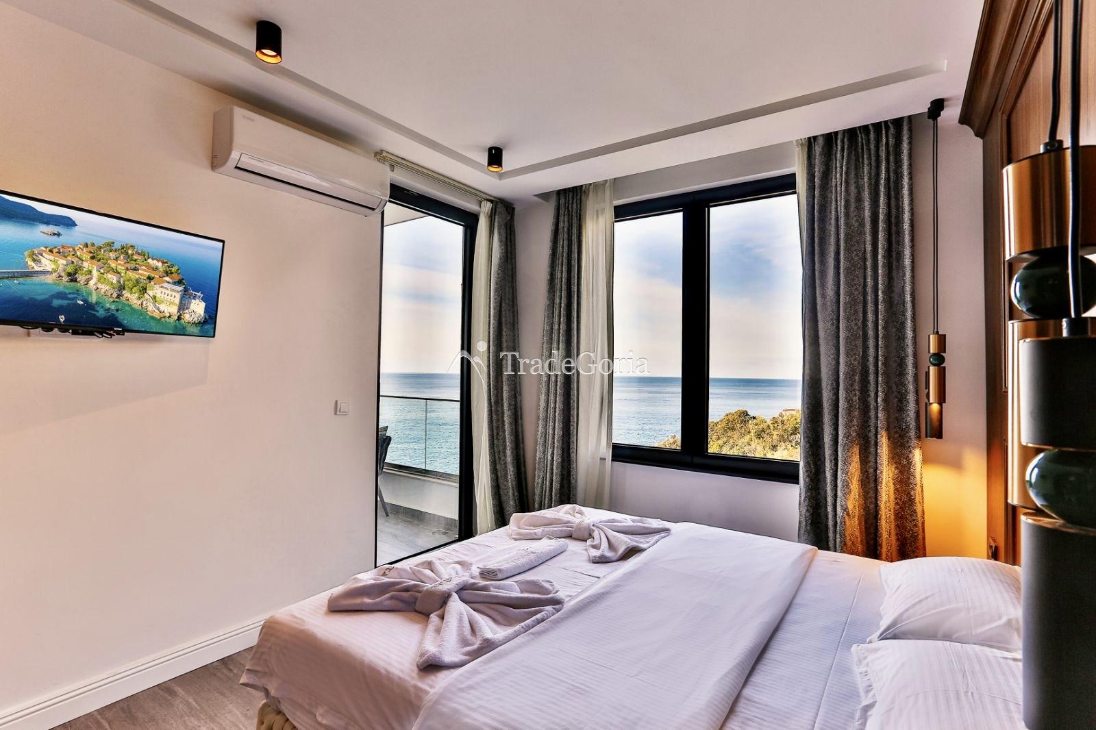 Comfortable 2-Bedroom Apartment in a 4-Star Apart-Hotel with Pool, by the Sea in Dobry Vody