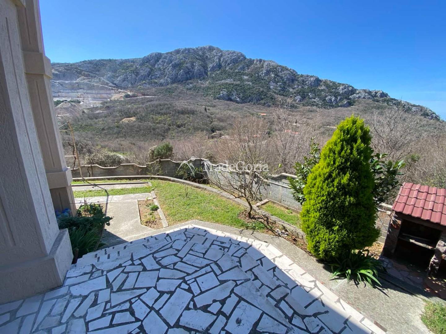 Two-storey house in Bar commune, Jermani village, with a total area of 243m2 on a plot of land 394m