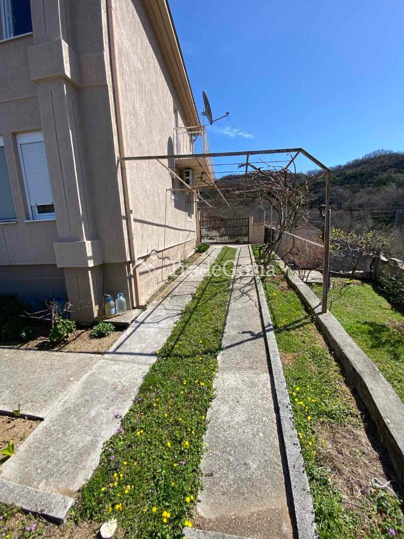 Two-storey house in Bar commune, Jermani village, with a total area of 243m2 on a plot of land 394m