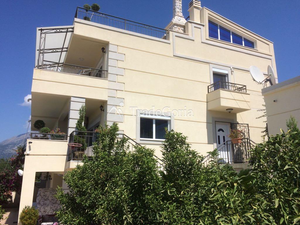 Beautiful villa in the resort village of Uteha, just 300 m from one of the cleanest coves, on the c