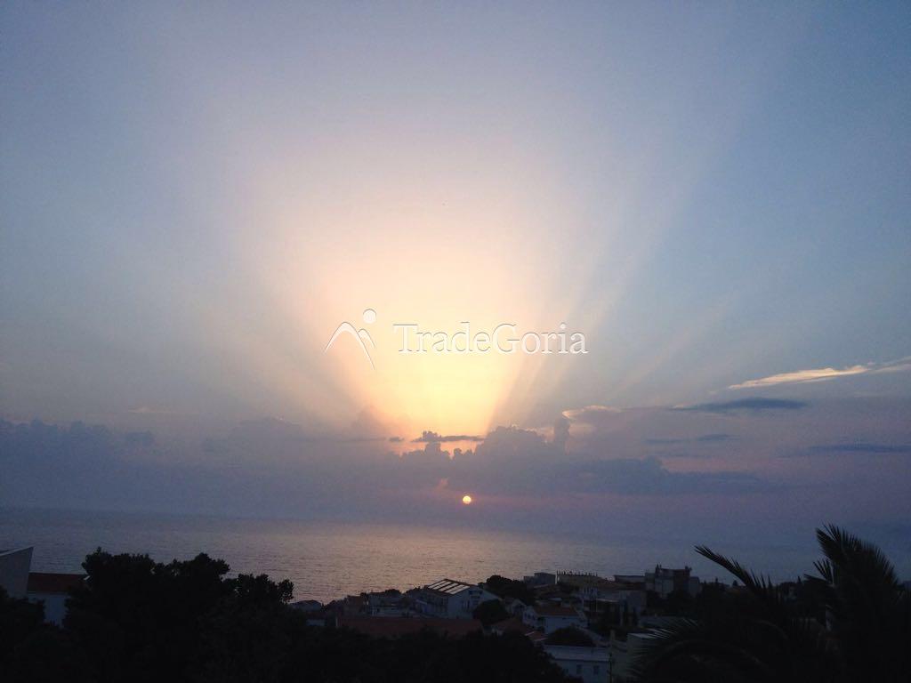 Beautiful villa in the resort village of Uteha, just 300 m from one of the cleanest coves, on the c
