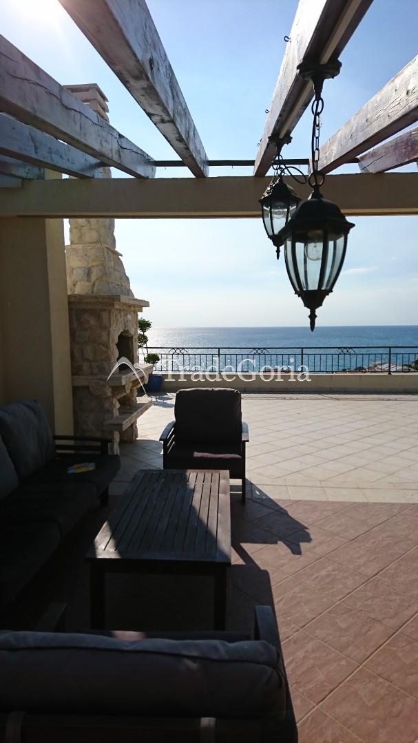 Beautiful villa in the resort village of Uteha, just 300 m from one of the cleanest coves, on the c