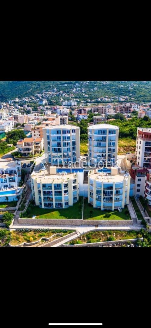 Предлагается к продаже большая квартира в новом жилом комплексе на первой линии в Добрых Водах