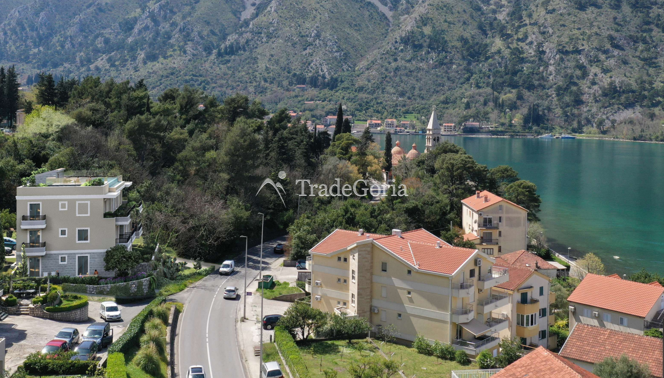 Luxuriöse Zweizimmerwohnung mit Pool in Dobrota (Gemeinde Boka-Kotor)