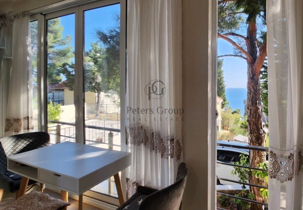 Compact 3-level house near sea, pine greenery, Bar suburbs