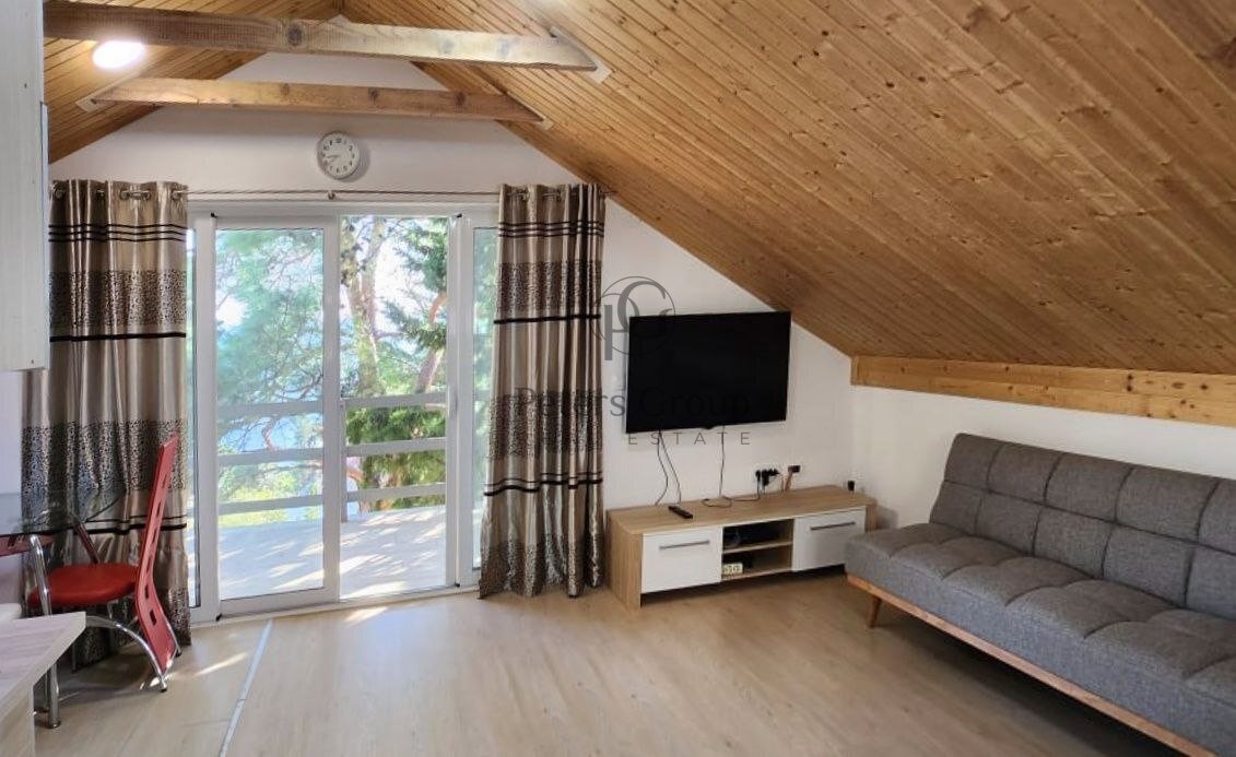 Compact 3-level house near sea, pine greenery, Bar suburbs