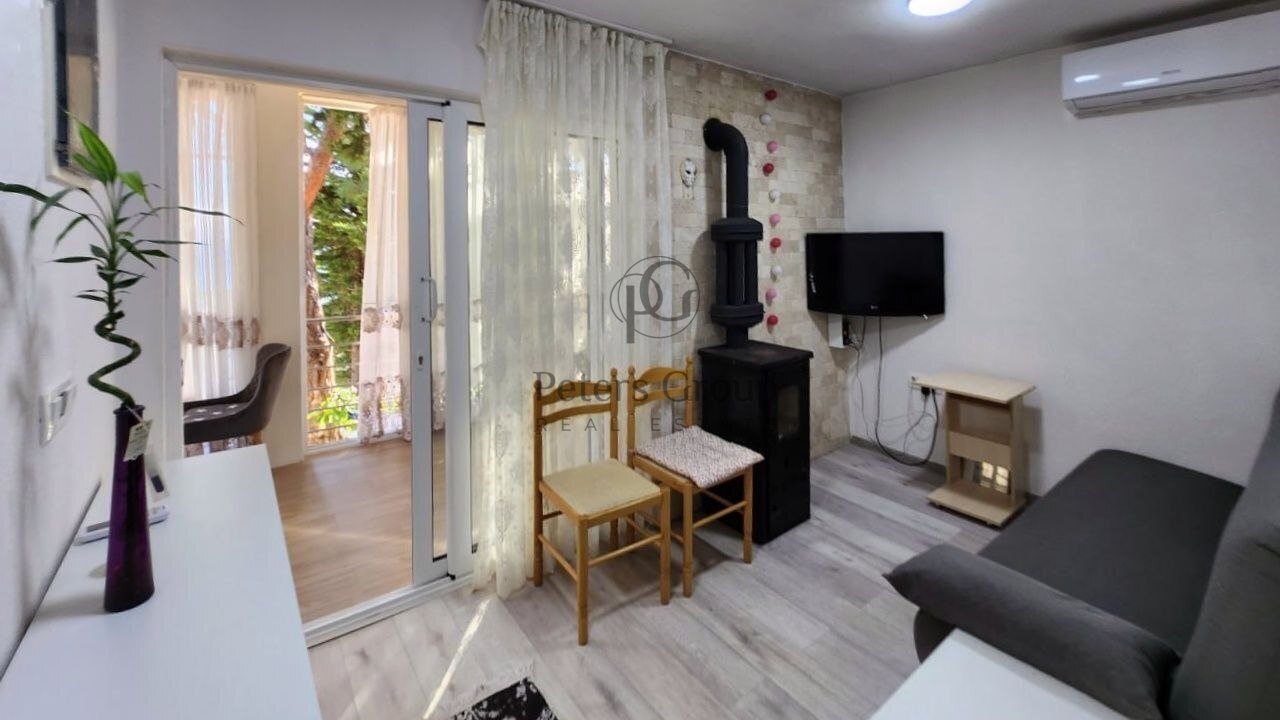 Compact 3-level house near sea, pine greenery, Bar suburbs
