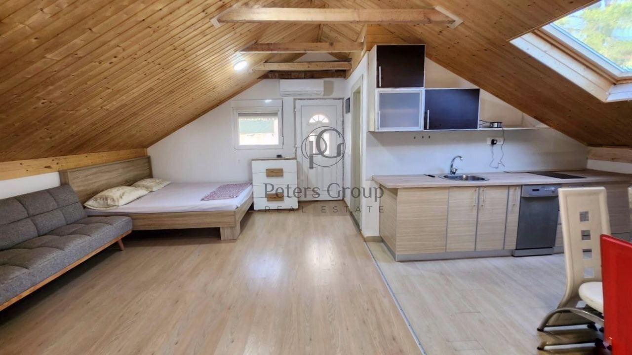Compact 3-level house near sea, pine greenery, Bar suburbs