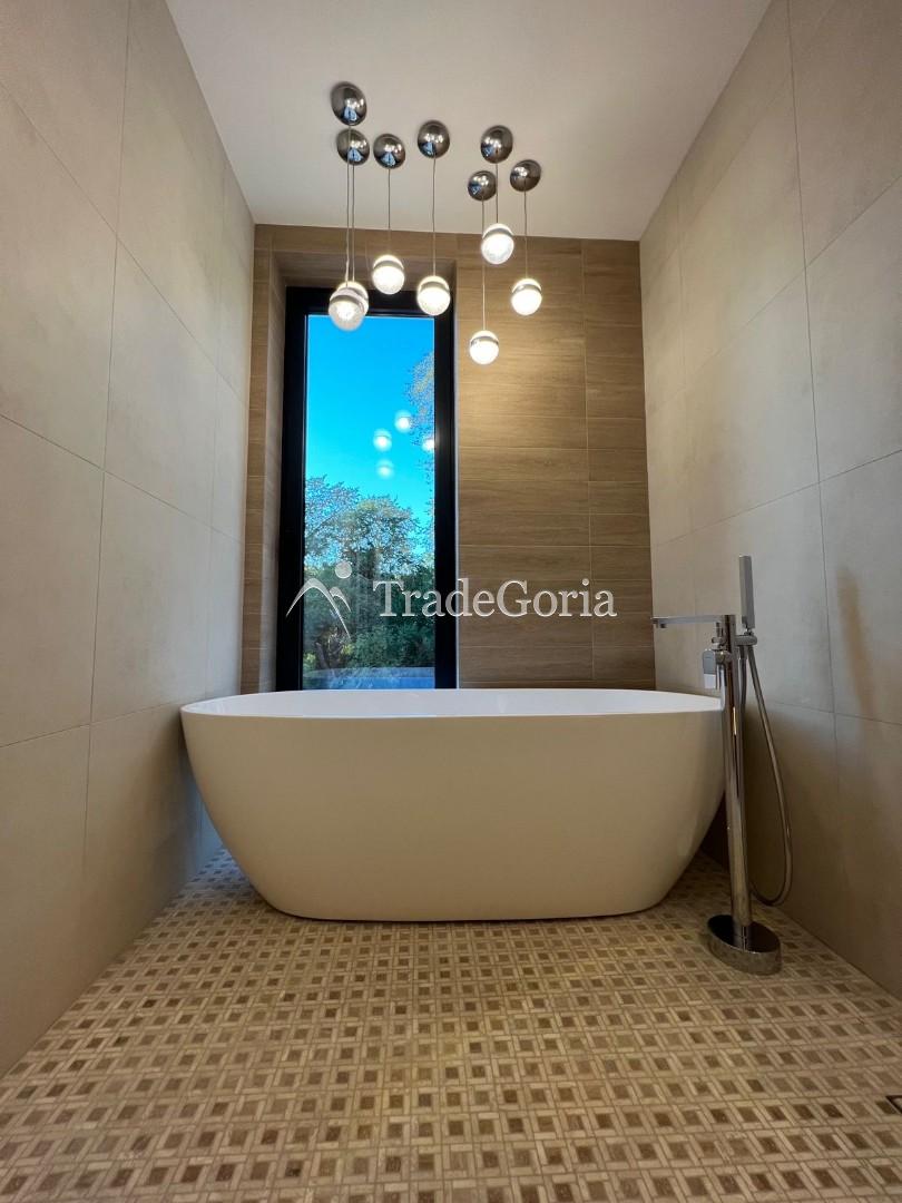Jedinstvena vila sa bazenom na krovu i panoramskim pogledom na more, naselje Kavac, između Kotora i
