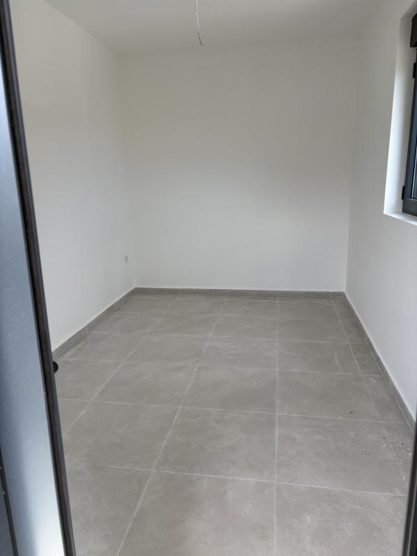 A 2-bedroom apartment for sale in a complex under construction in Baošići.