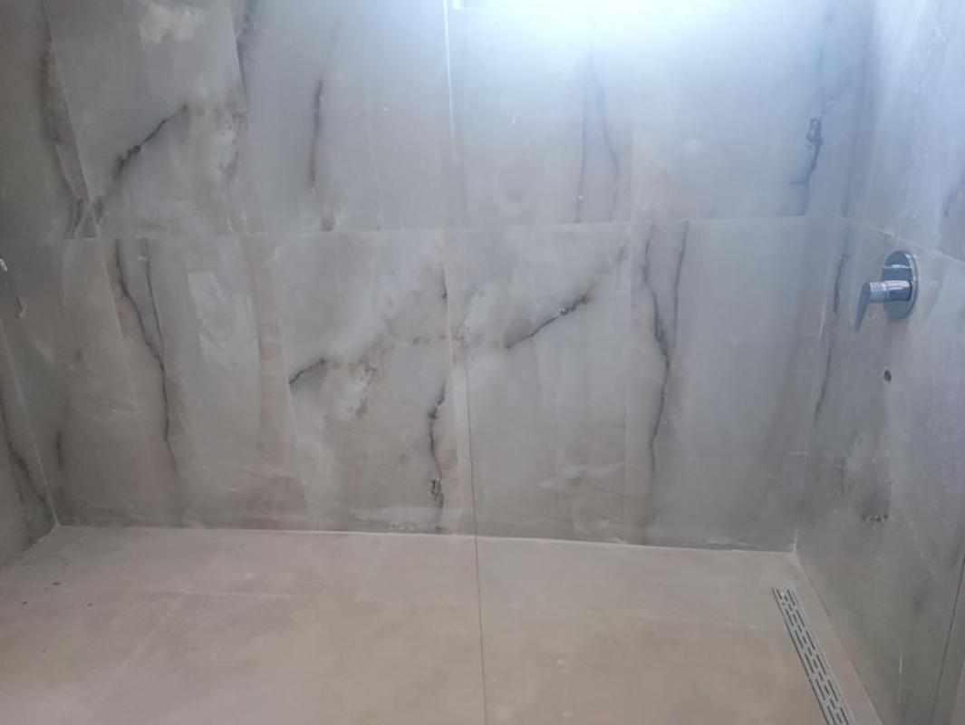 A 2-bedroom apartment for sale in a complex under construction in Baošići.