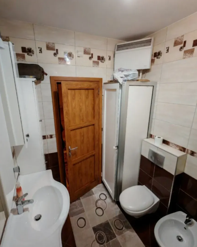Hotel od 345 m2 na prodaju u Becicima
