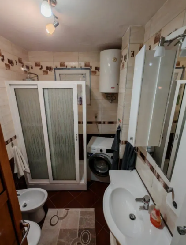 Hotel od 345 m2 na prodaju u Becicima
