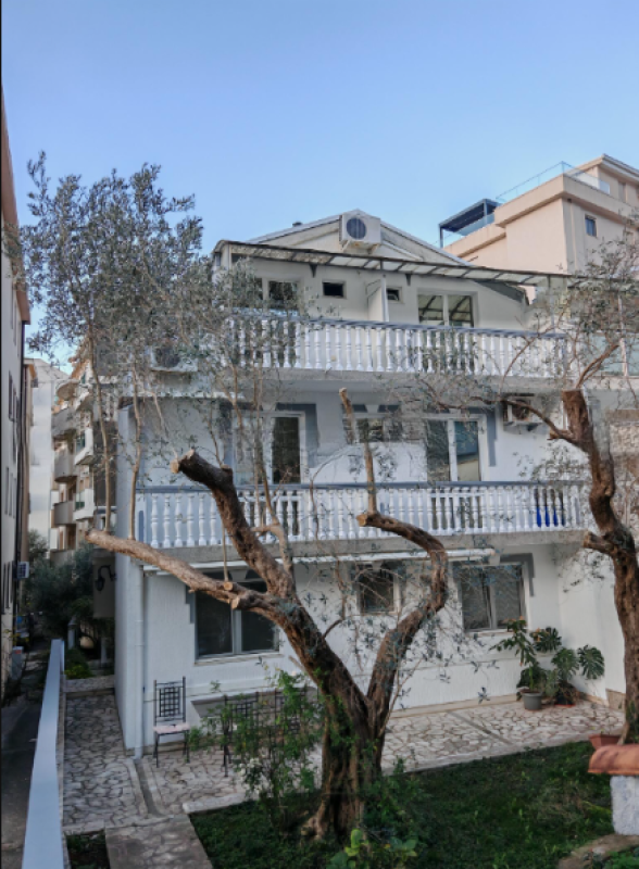 Hotel od 345 m2 na prodaju u Becicima