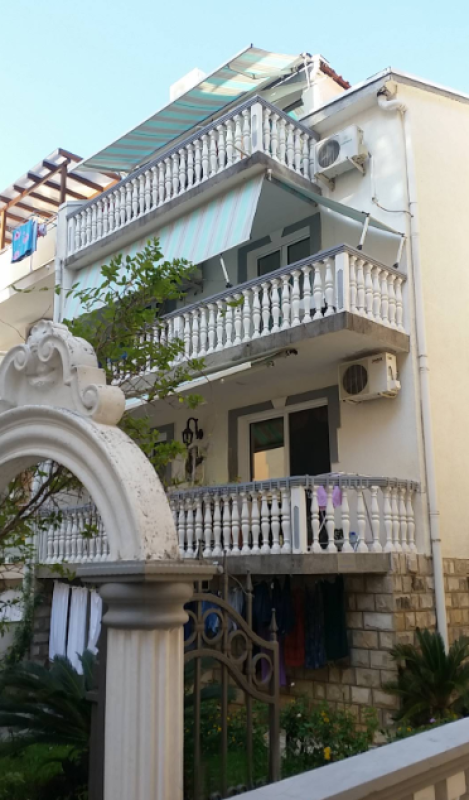 Hotel od 345 m2 na prodaju u Becicima