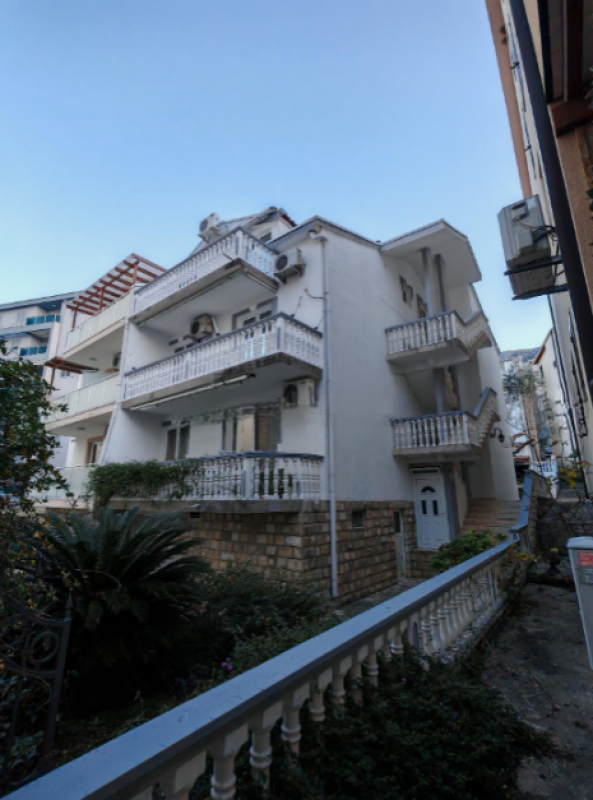 Hotel od 345 m2 na prodaju u Becicima