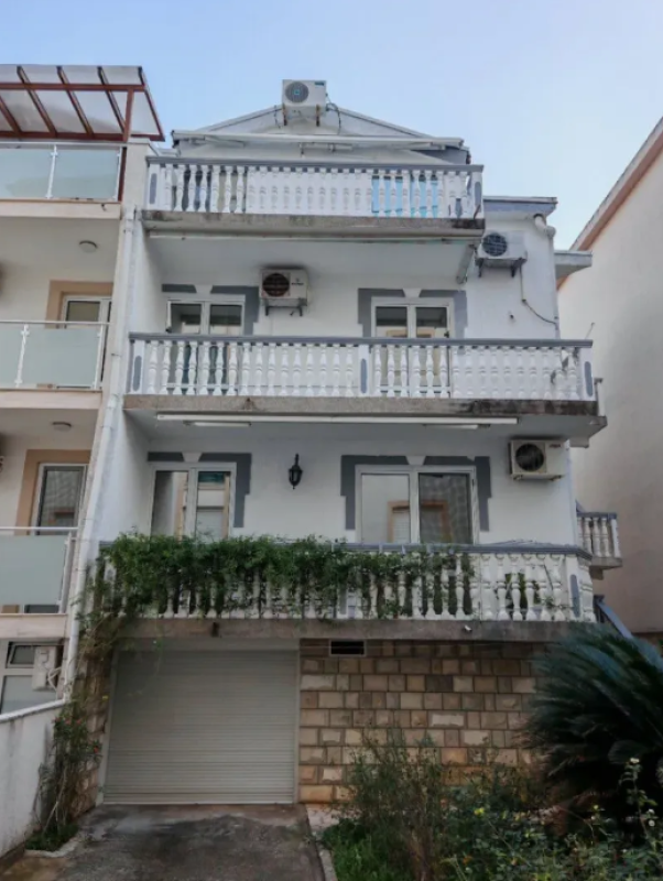 Hotel od 345 m2 na prodaju u Becicima