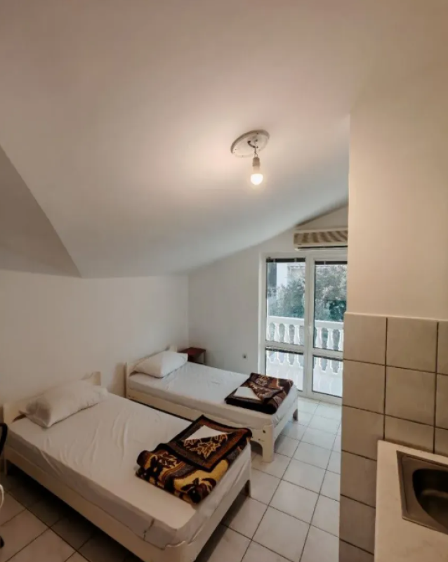 Hotel od 345 m2 na prodaju u Becicima