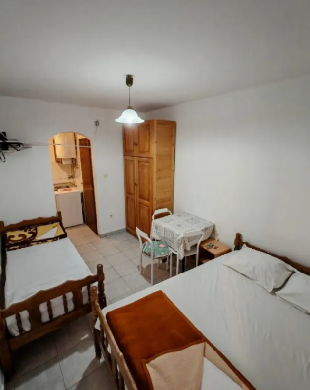 Hotel od 345 m2 na prodaju u Becicima
