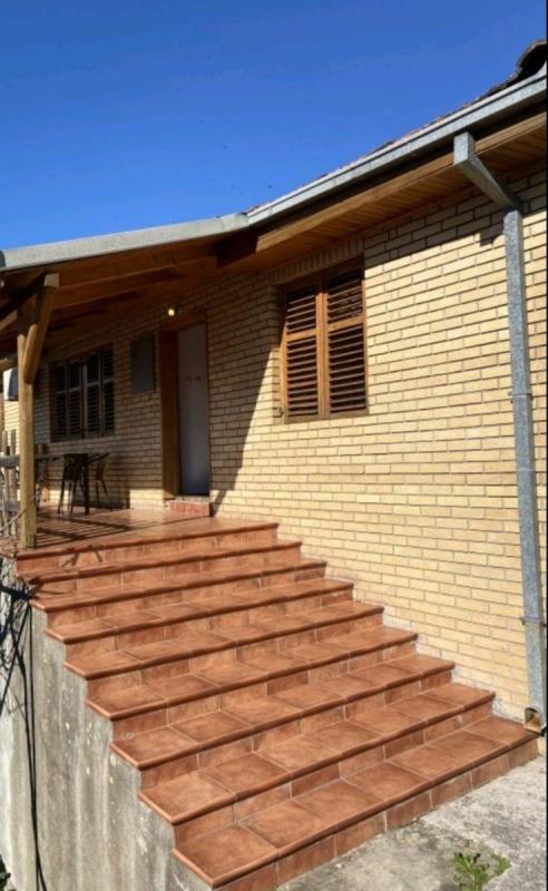 A family house in an Old Bar is for sale.