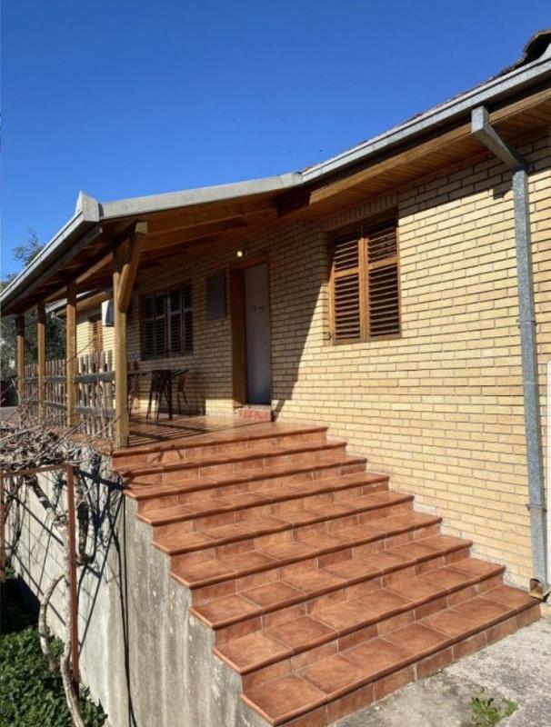 A family house in an Old Bar is for sale.