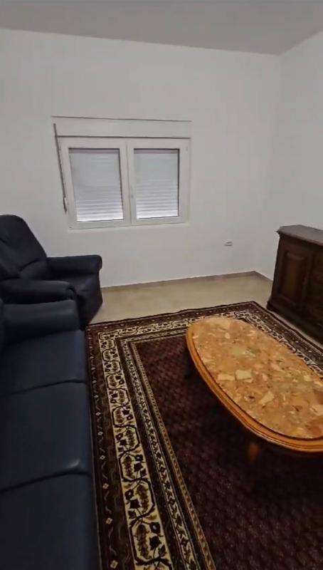 A house in Polye with a plot of land, a bar for rent for a long time