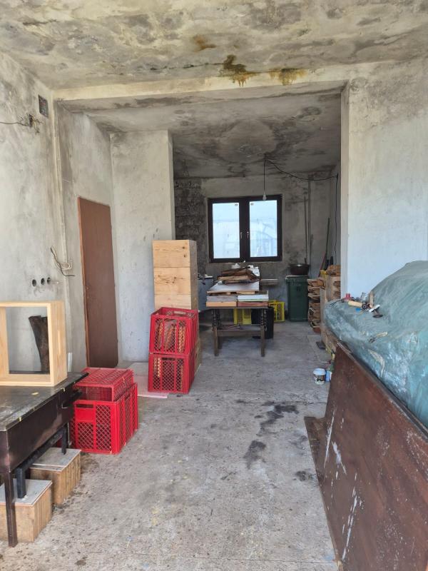 Kuća sa placem za renoviranje u centru Petrovca
